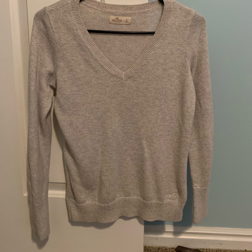 Hollister v-neck beige sweater